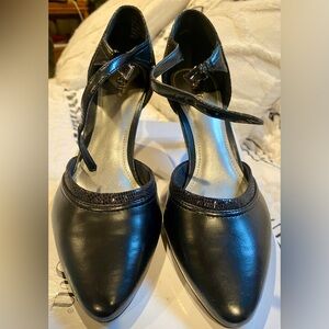 NEW East5th black shoes, Size  7 M.